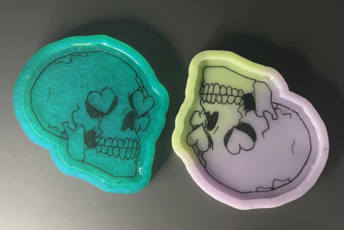 Your Style, Your Color: Custom Heart Eyes Skull Tray